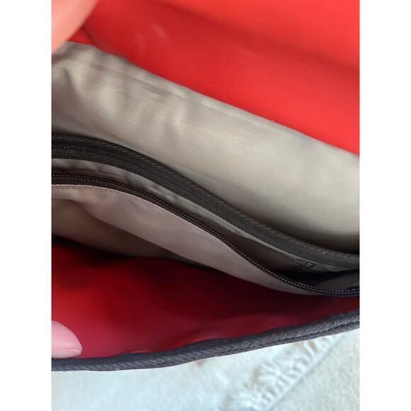 Timbuk Gray Red Messenger Laptop Bag - Picture 5 of 9